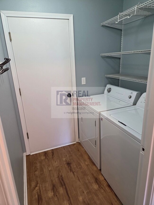 Building Photo - Check out this wonderful 3.0 bedroom, 2.0 ...