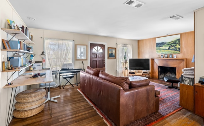 Building Photo - Gorgeous Tarrytown Home for Rent