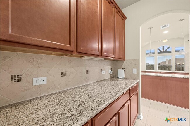 Building Photo - 625 Palmilla St