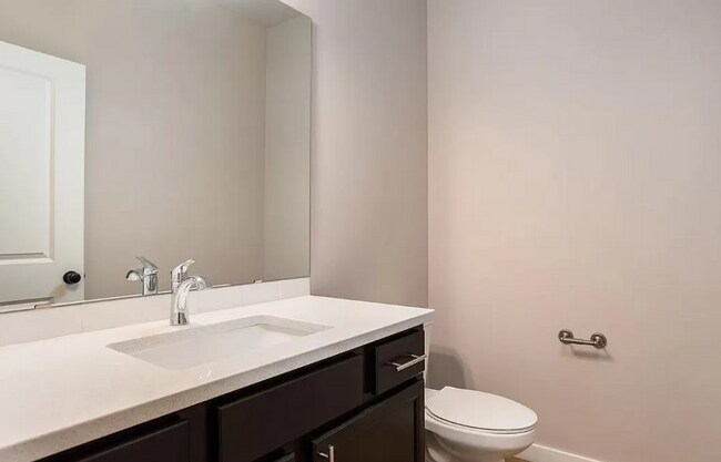 Building Photo - 122 N Trl Rd