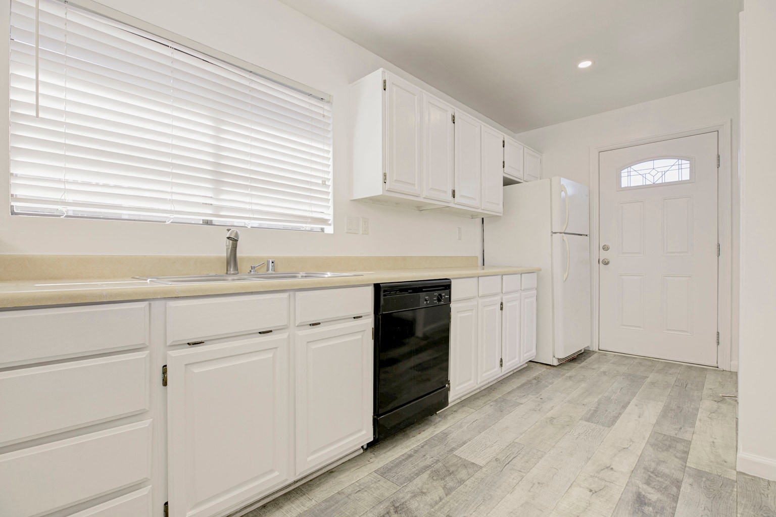 Building Photo - 6011 Bellaire Ave