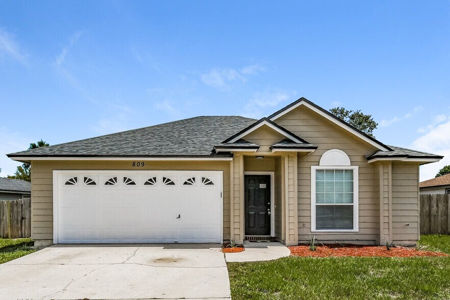 Primary Photo - 809 Long Lake Dr