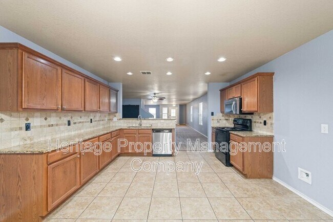 Building Photo - 915 Ridingate Farm