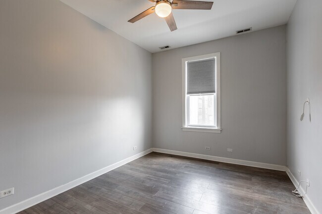 Building Photo - 3216 W Augusta Blvd