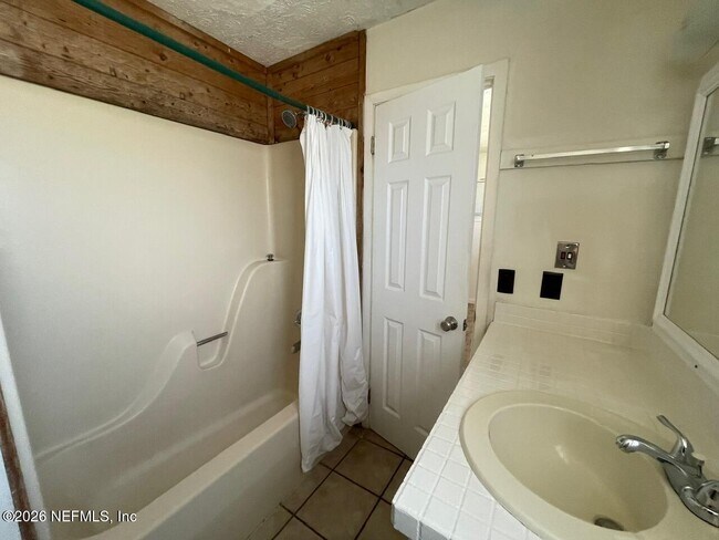 Building Photo - 231 Hopkins St