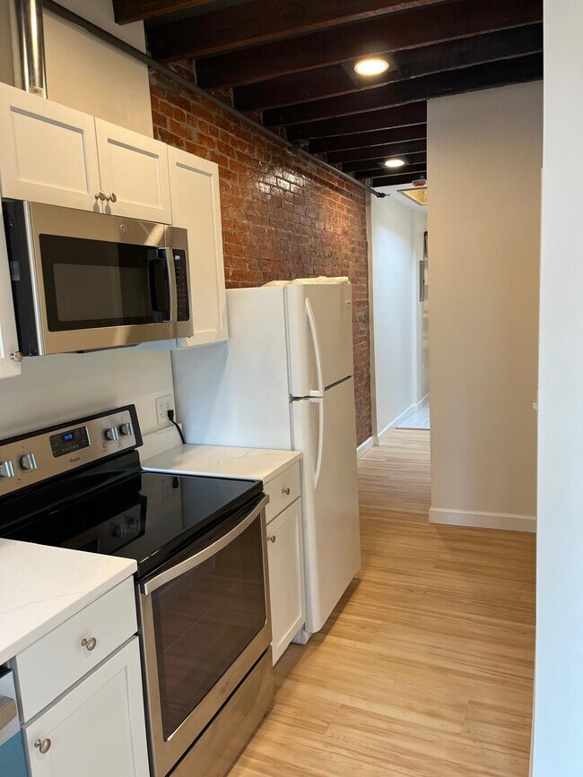 Building Photo - 1418 Maryland Ave NE