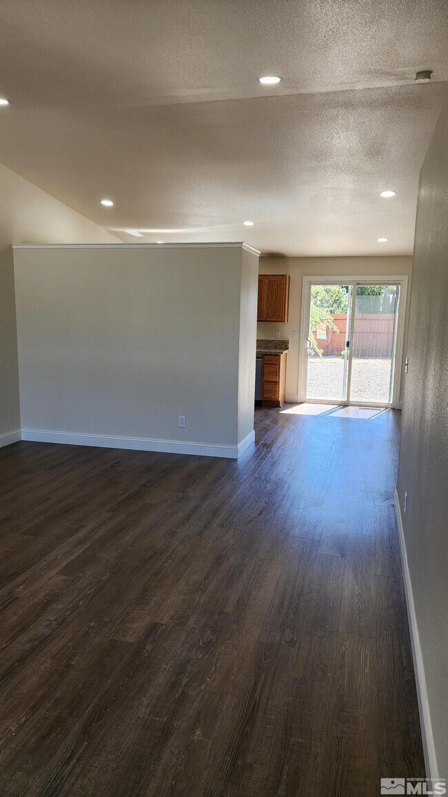 Building Photo - 5910 Poinsettia Ct