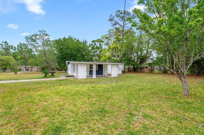 Building Photo - 937 La Marche Dr