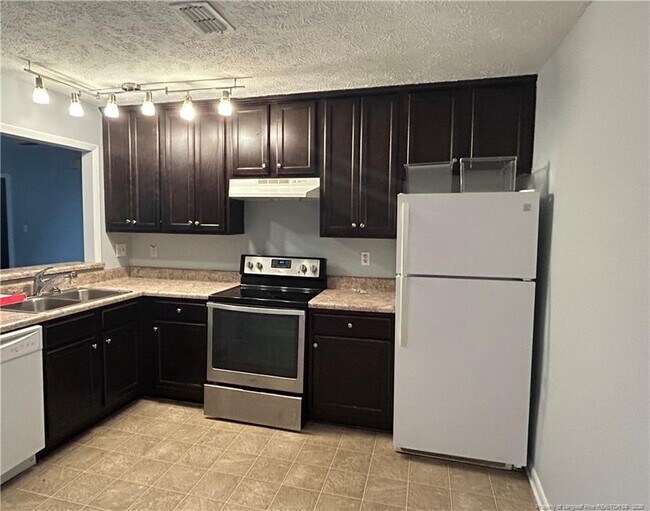 Building Photo - 7041 Candlewood Dr