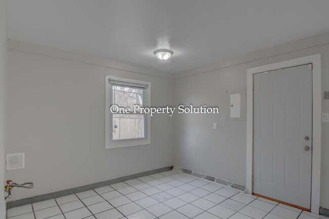 Building Photo - 5147 E 10th Ave