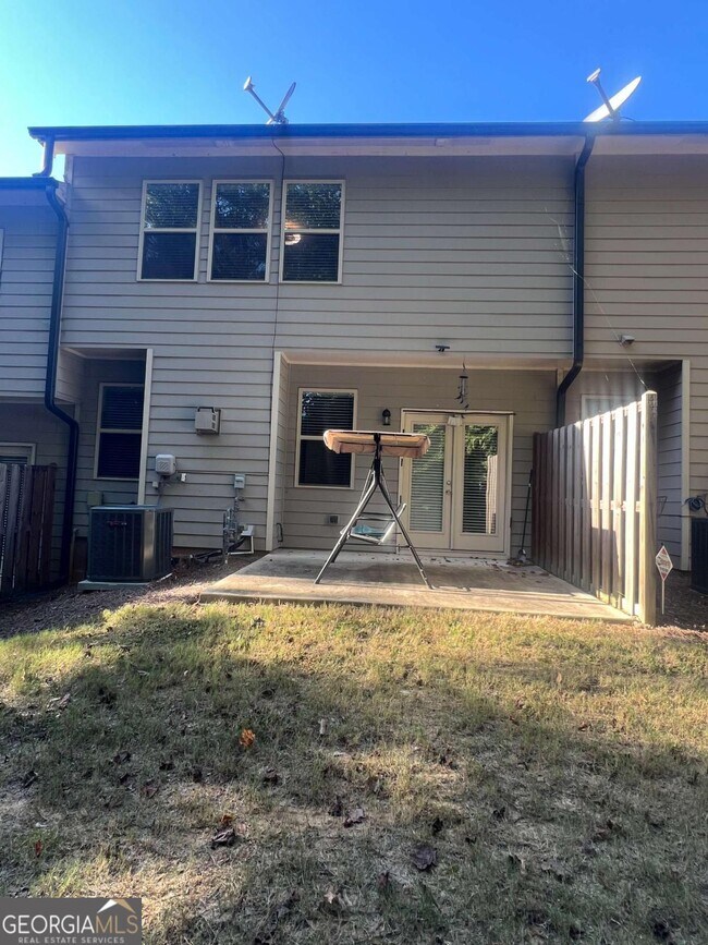 Building Photo - 225 Holdings Dr