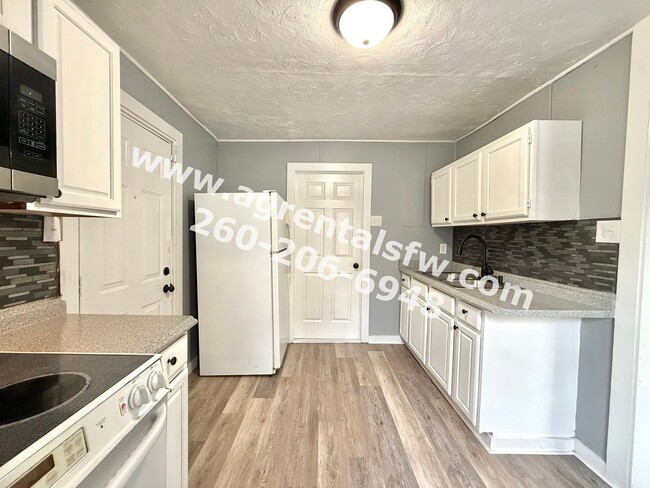 Building Photo - 1 Bedroom House