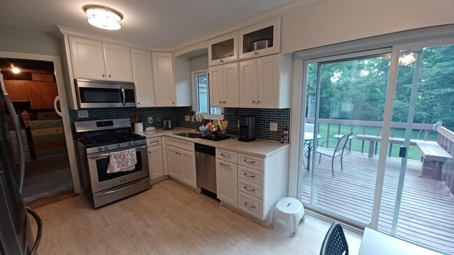 Building Photo - 612 Leona Dr