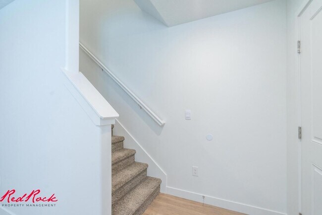 Building Photo - Dog Friendly! 3 Bedroom 2 Bathroom Townhome in Long Valley.