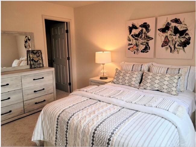 Front Guest Room 2 - 4125 Sunny Vista Hts