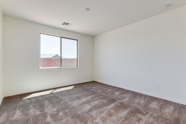 Building Photo - 5 bedroom/ 2 bath home in Casa Grande