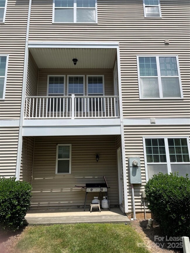 Building Photo - 835 Skybrook Falls Dr