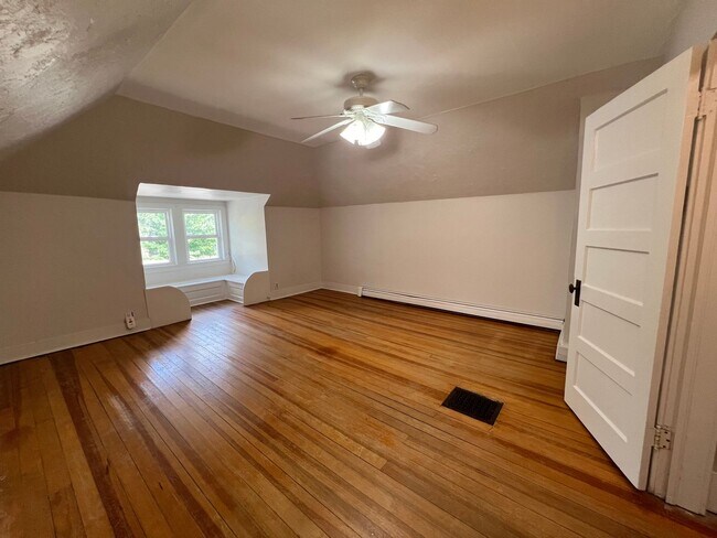 Building Photo - Charming 3 bedroom home in downtown Colorado Springs