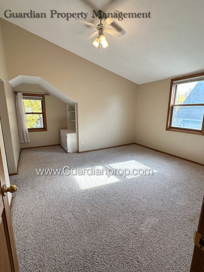 Building Photo - South Minneapolis SFH, Fenced Yard, 1 Car Garage, Dishwasher, Laundry, October Availability