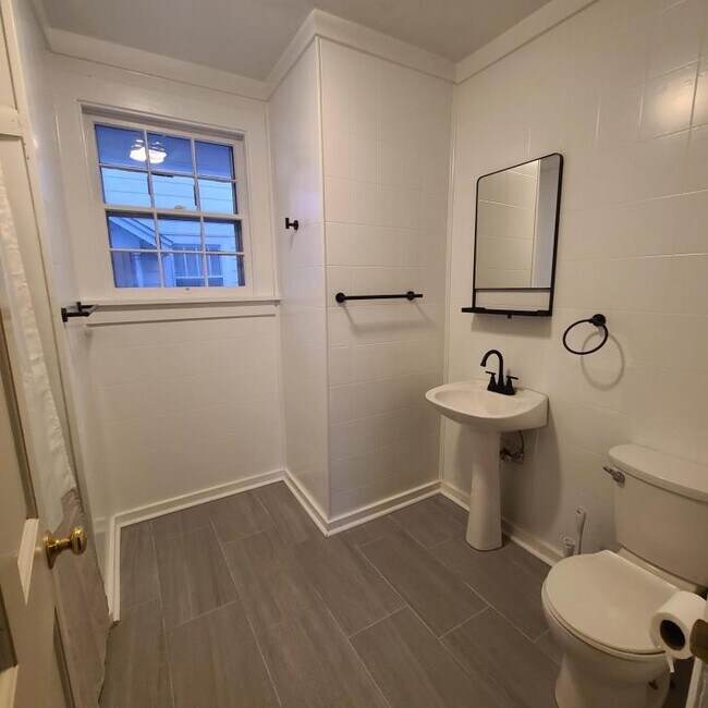 Building Photo - 317 Dunnwood Dr