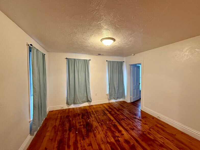 Building Photo - 1413 N 11th St