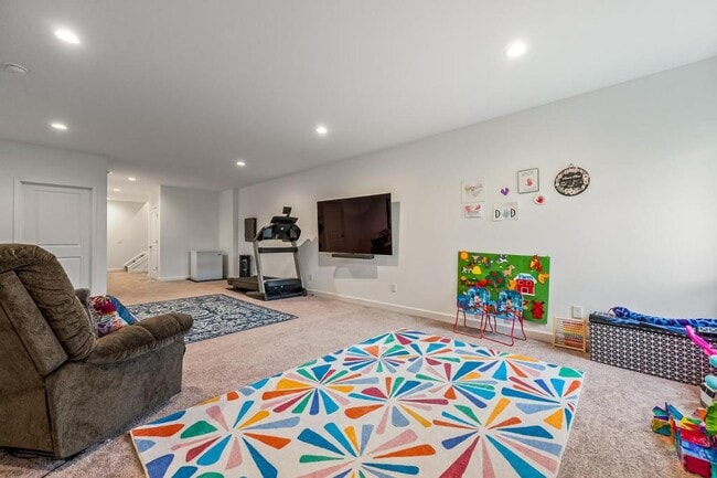 Building Photo - 2010 Coneflower Ln