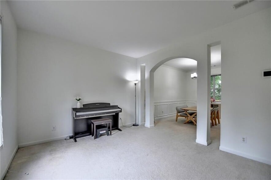 Building Photo - 2172 Woodbriar Dr