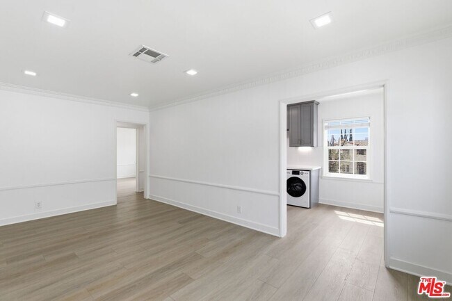 Building Photo - 8613 W Olympic Blvd