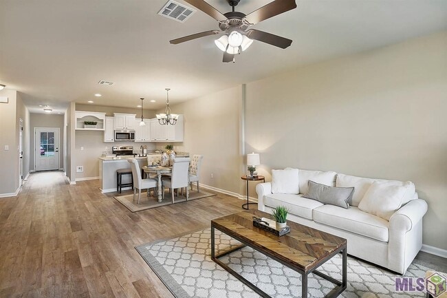 Building Photo - 2948 S Roth Ave