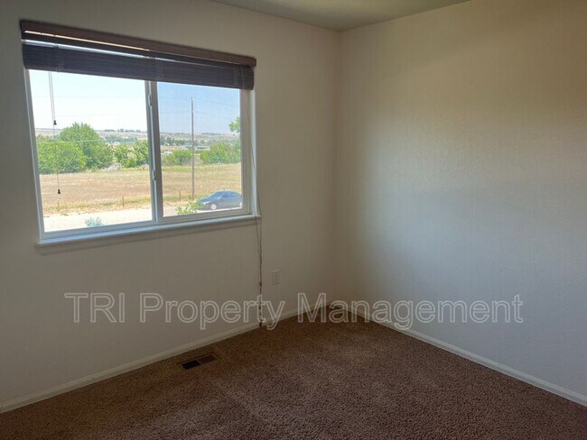 Building Photo - 301 W Cottonwood St