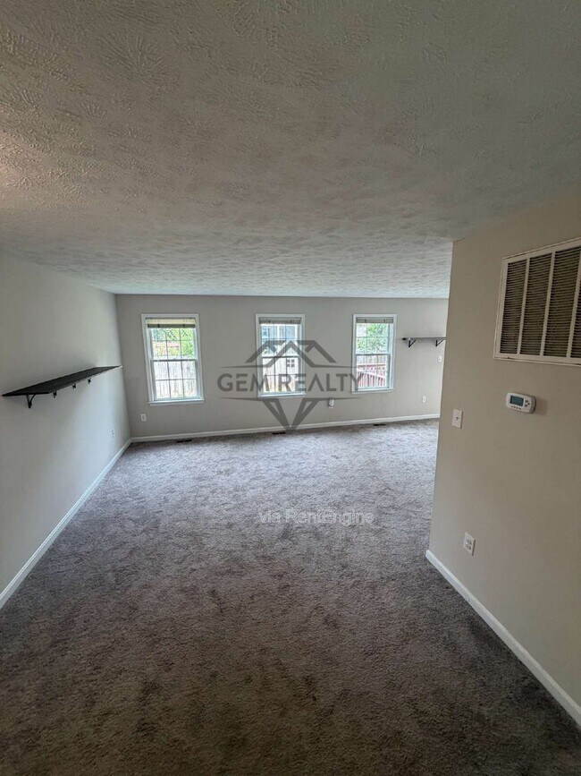 Building Photo - 313 3rd St