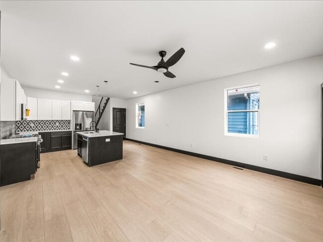 Building Photo - Knoxville 37914 - 3 bedroom, 3 bath stunni...