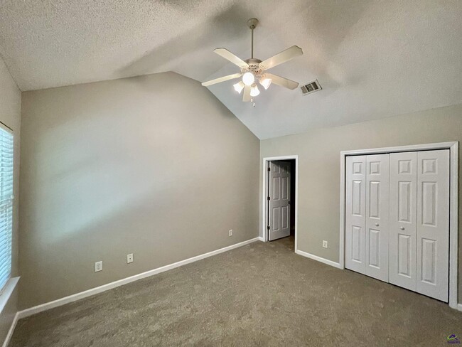 Building Photo - 107 Northpointe Dr