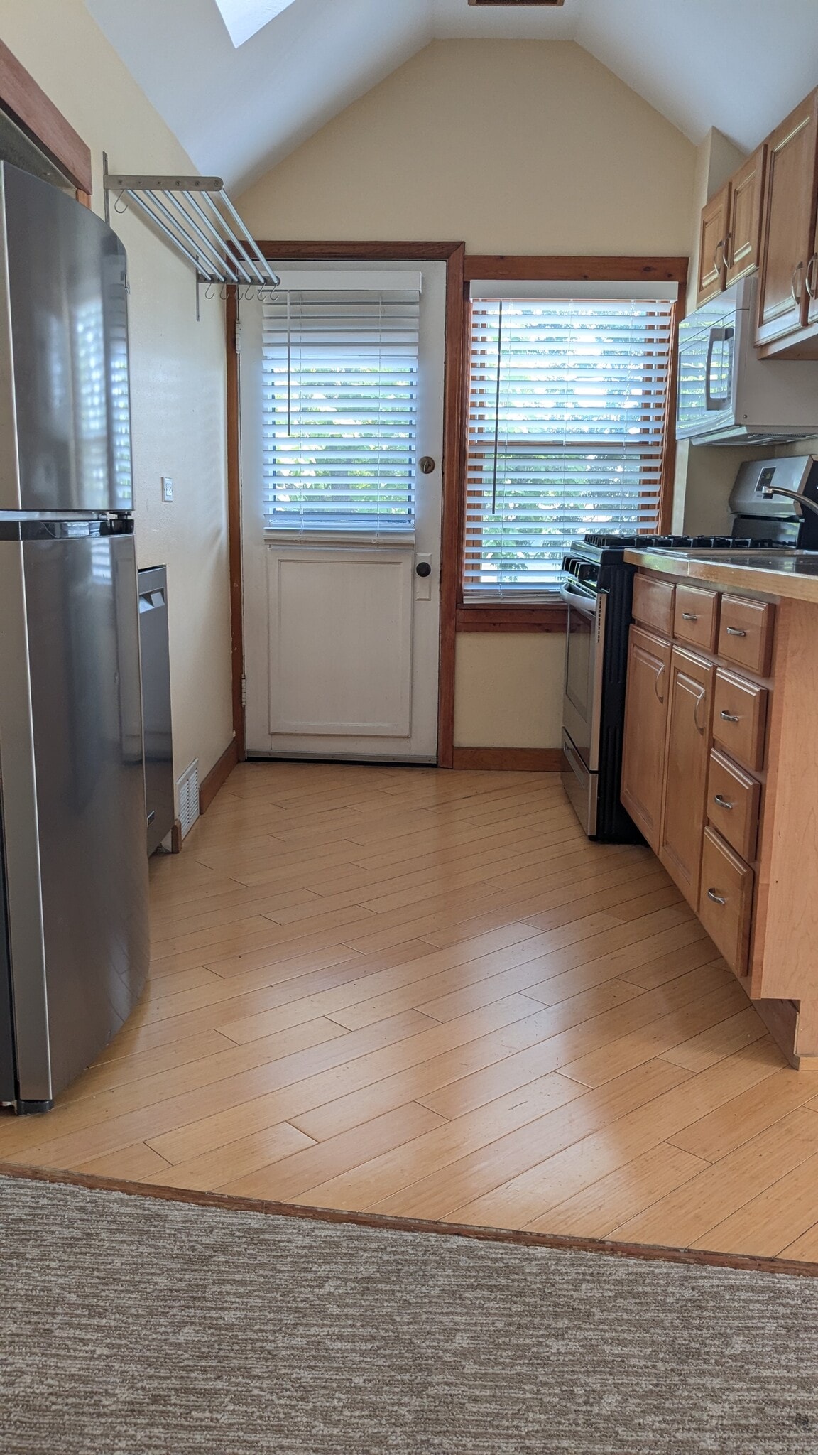 Kitchen - 200 W Irvington Pl