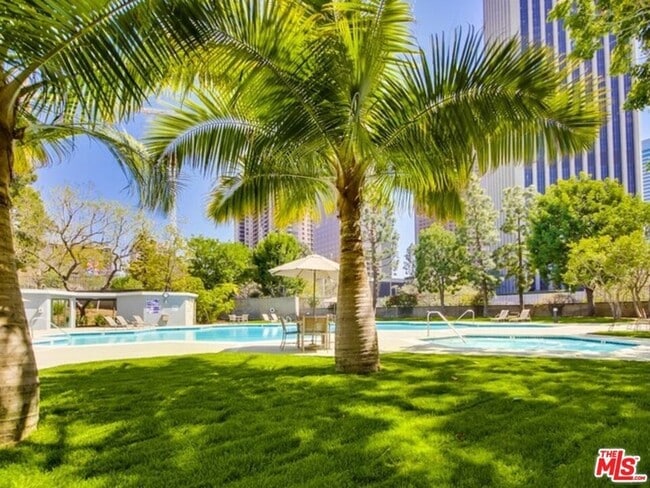 Building Photo - 800 W 1st St