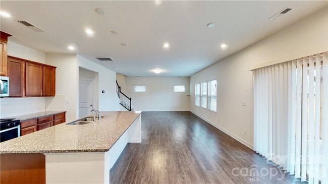 Building Photo - 4500 Collingham Dr