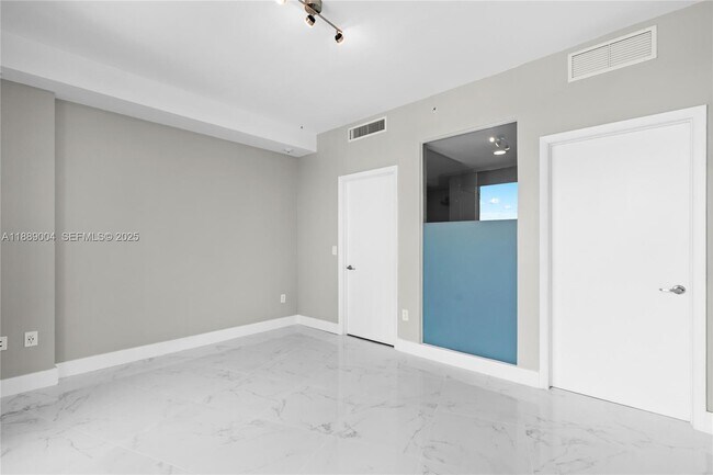 Building Photo - 92 SW 3rd St