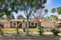 Building Photo - Beautiful, remodeled house with a pool & o...