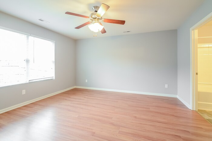 Building Photo - 6721 Woodford Dr