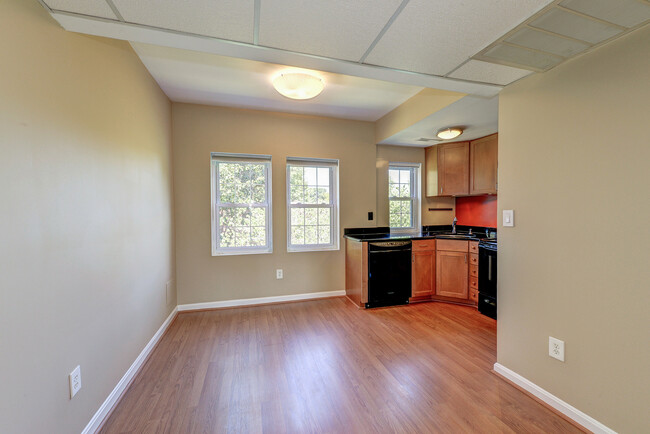 Dining/Kitchen - 1829 Wilson Blvd