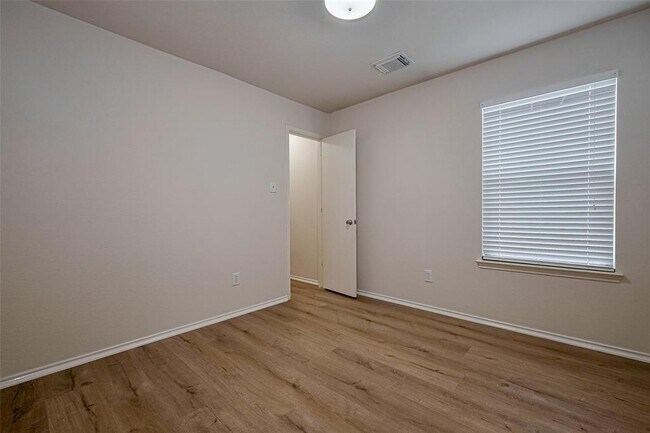Building Photo - 8435 Westknoll Ln