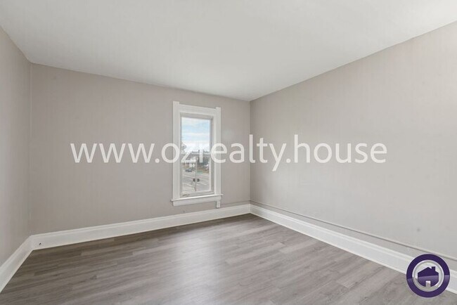 Building Photo - 3241 Cherry St