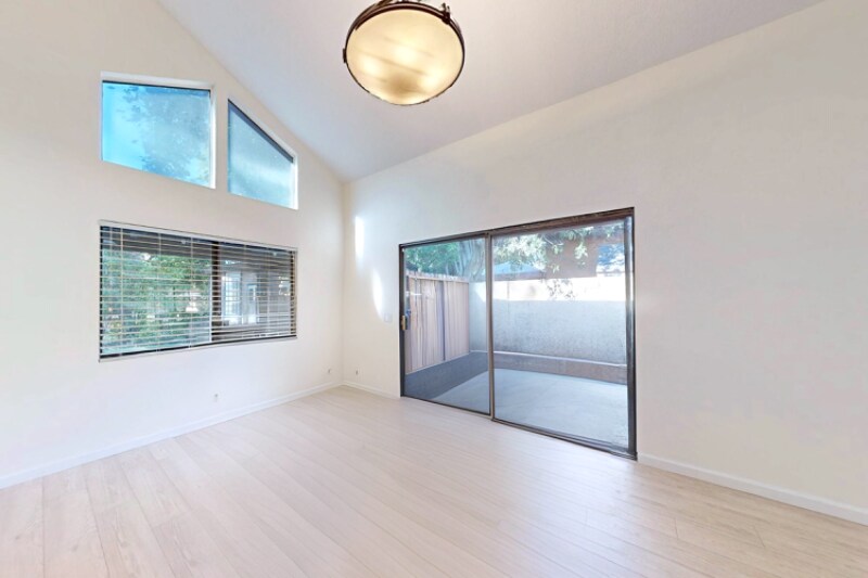 Building Photo - 5813 Serrania Ave