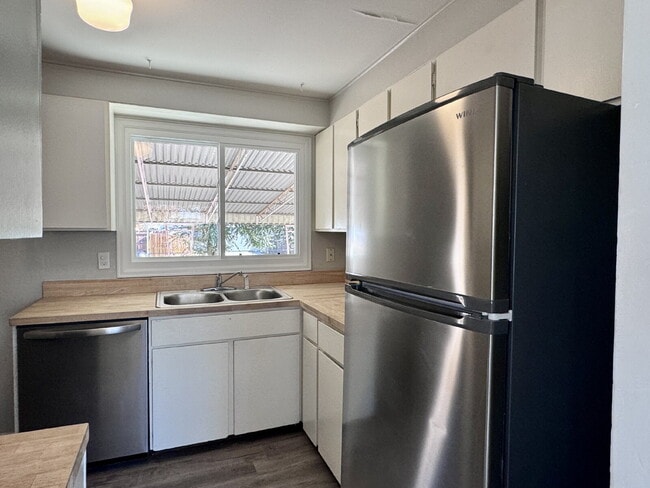 Building Photo - Charming 2 Bedroom Recently Updated Home In Aurora!! Convenient Location just Moments From UCHeal...