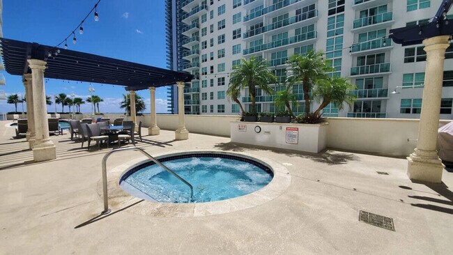 Building Photo - 1200 Brickell Bay Dr