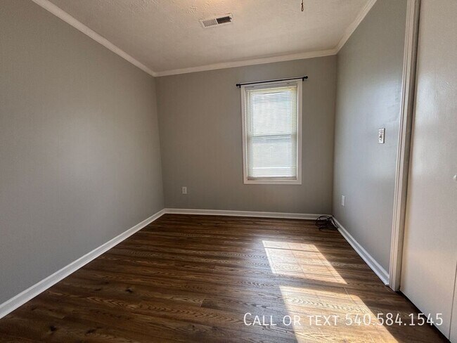 Building Photo - 3615 Ellen Dr