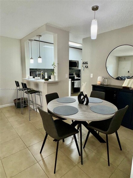 Fully furnished 2 bed, 2 bath apartment for rent in one of the best areas of Coral Springs – Univers - 3586 N University Dr