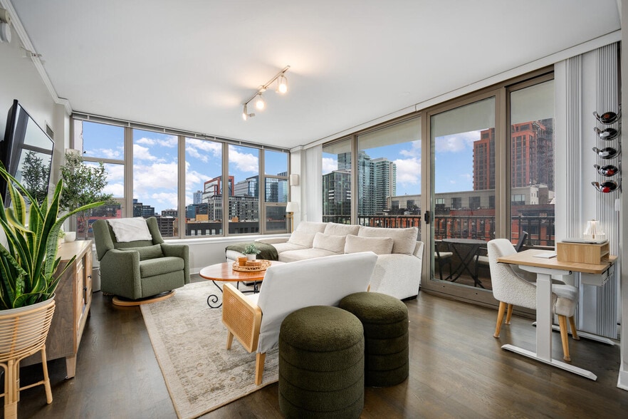 Primary Photo - 200 N Jefferson St