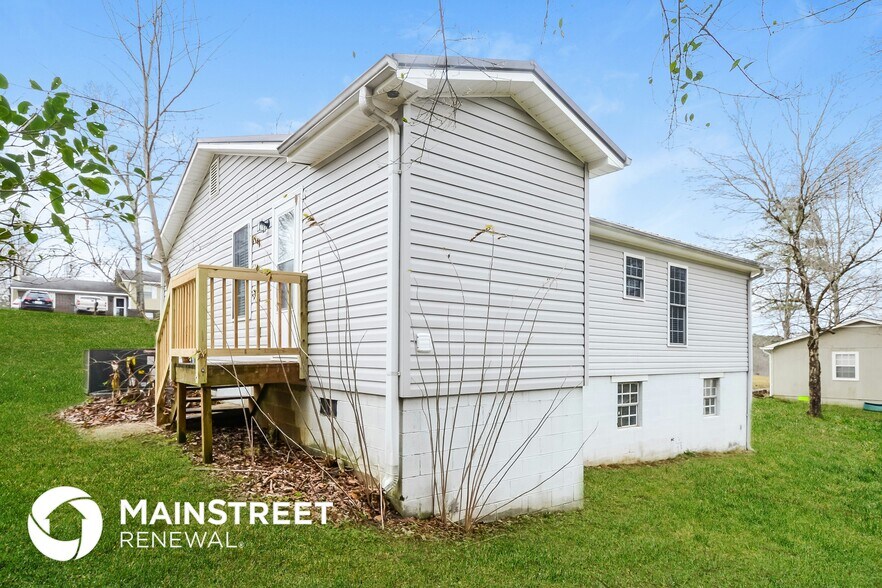 Building Photo - 1003 Oak Blvd