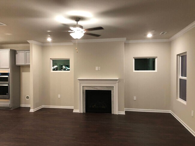 Building Photo - Modern 5 Bed | 3 Bath House in Cary